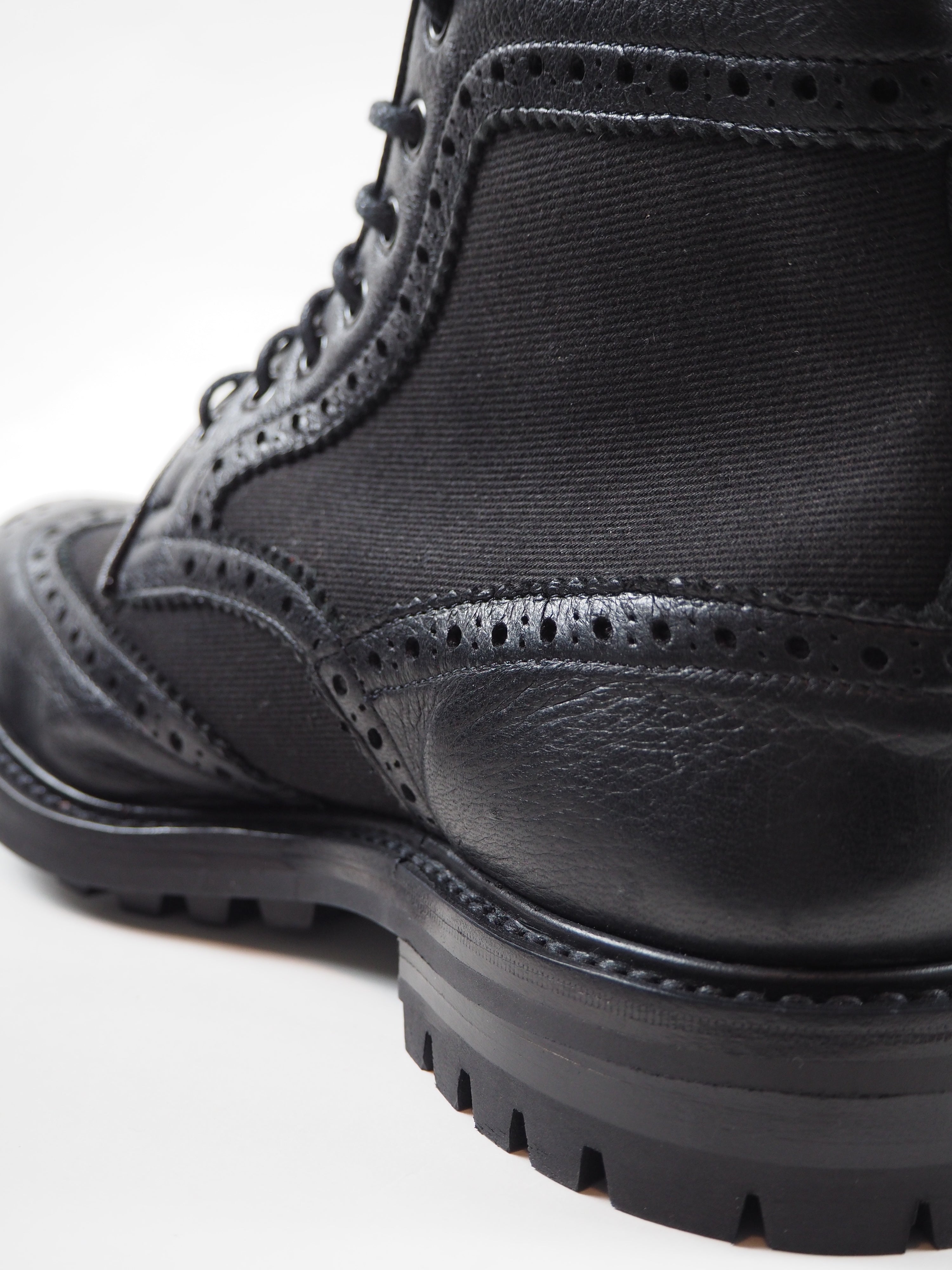 TRICKER'S TWO TONE BROGUE - BLACK