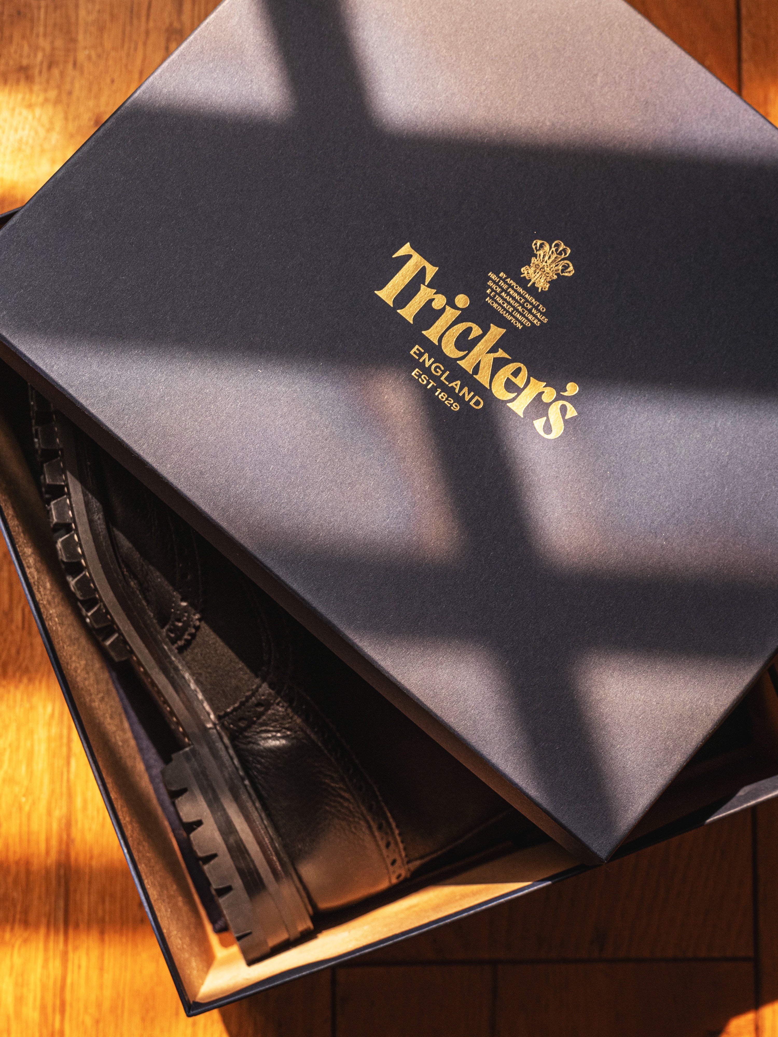 TRICKER'S TWO TONE BROGUE - BLACK – Indigo and Goods TRICKER'S TWO TONE BROGUE - BLACK – Indigo and Goods