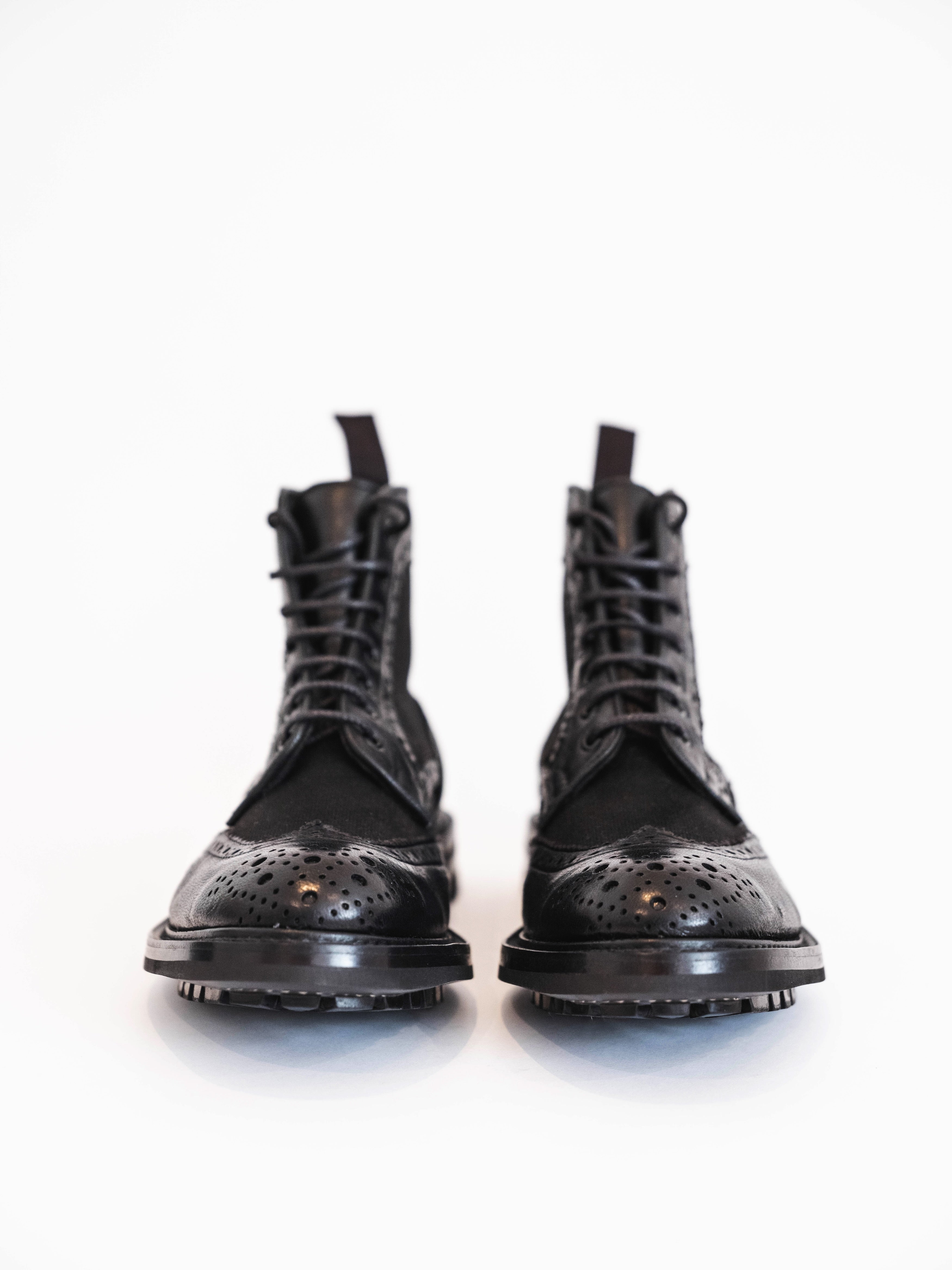 TRICKER'S TWO TONE BROGUE - BLACK – Indigo and Goods TRICKER'S TWO TONE BROGUE - BLACK – Indigo and Goods