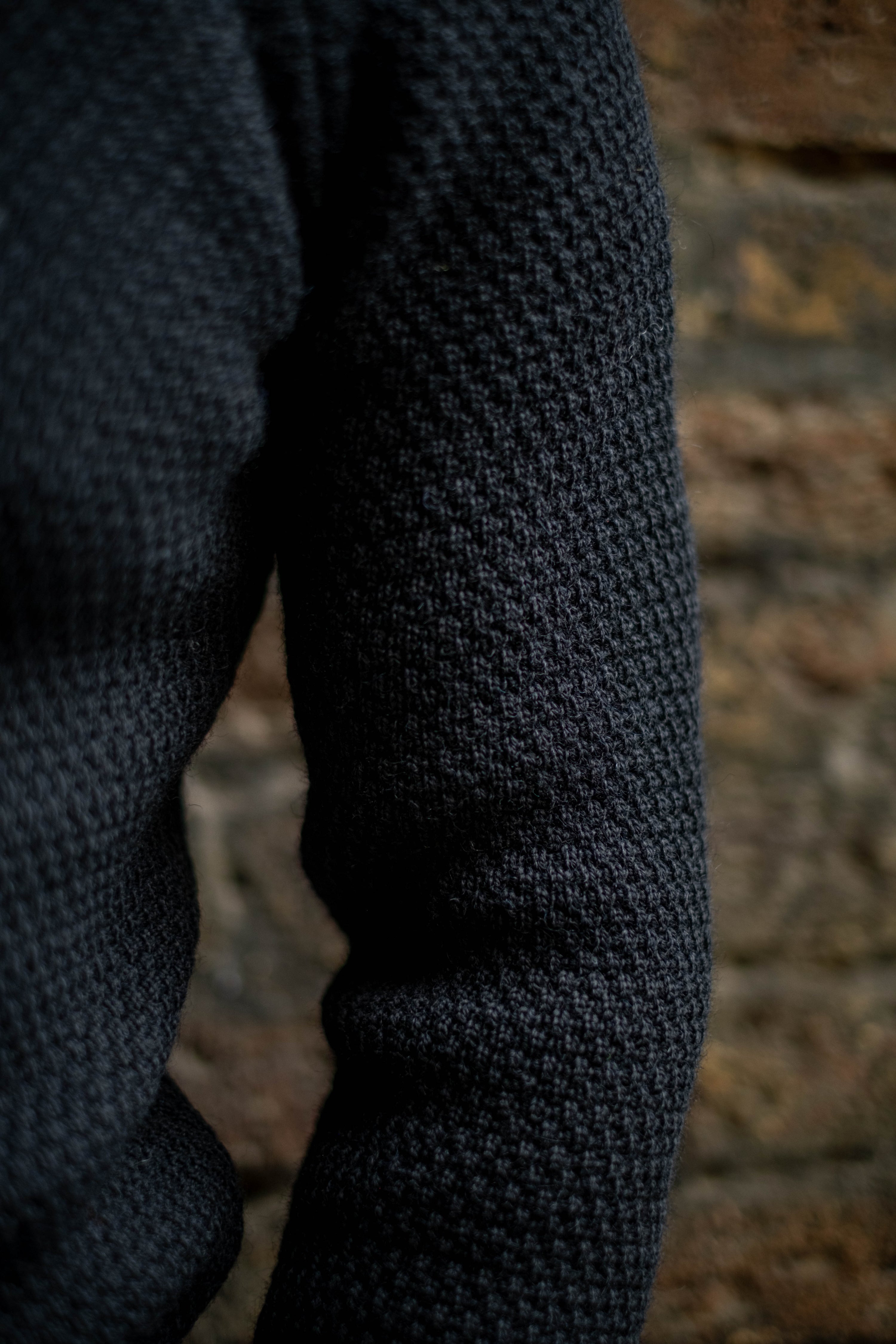 Assault Sweater - CONTOUR FIT - Black