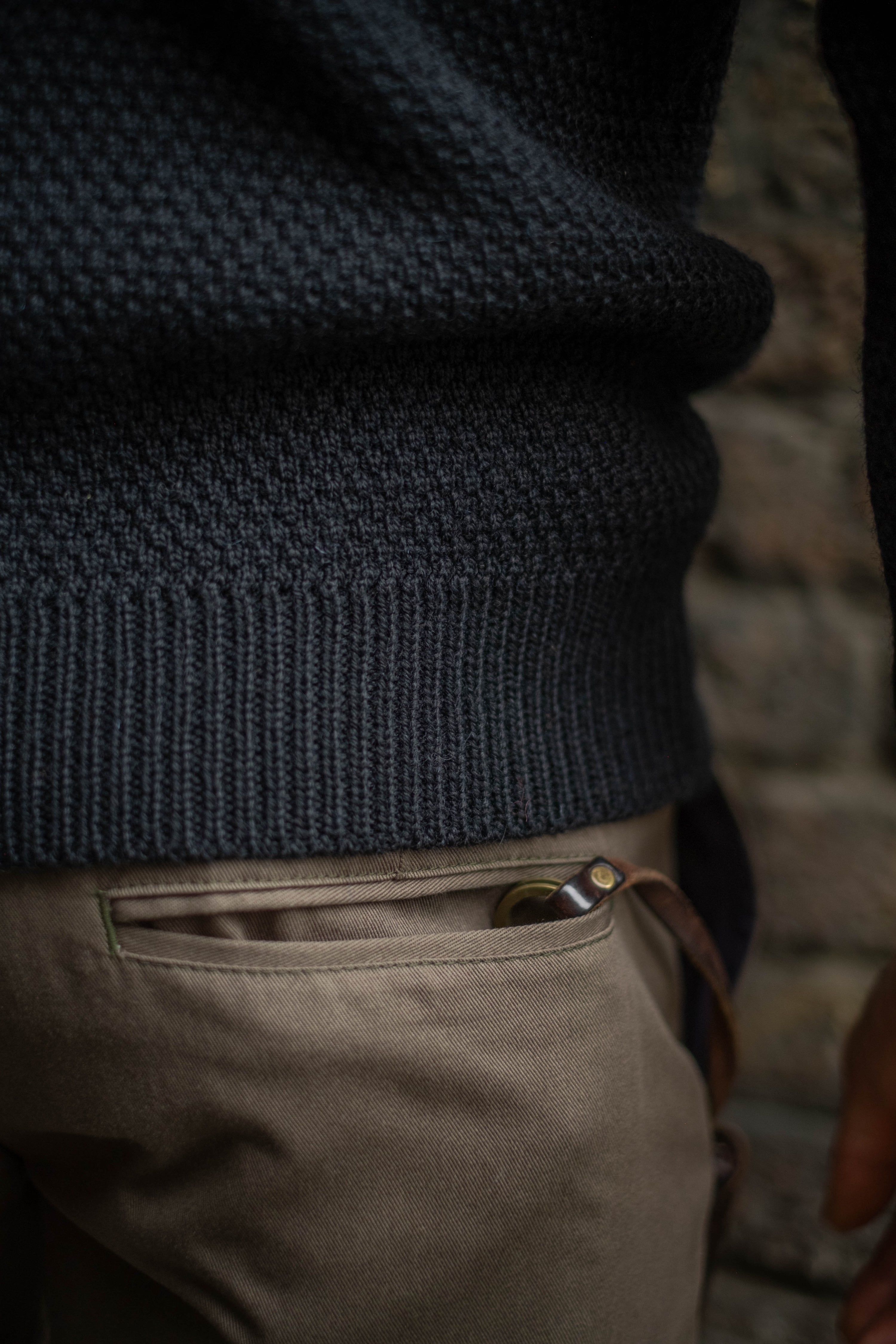 Assault Sweater - CONTOUR FIT - Black